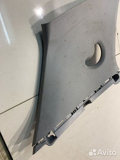 Обшивка стойки (задняя, левая) (Kia Picanto III)