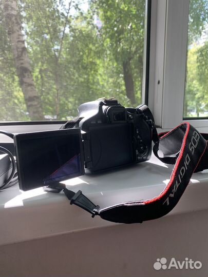 Зеркальный фотоаппарат Canon 600d