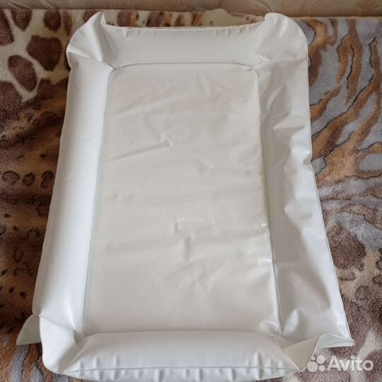 Пеленальная доска с надувными бортиками