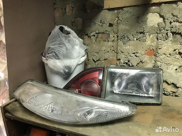 Фара правая Nissan Жук