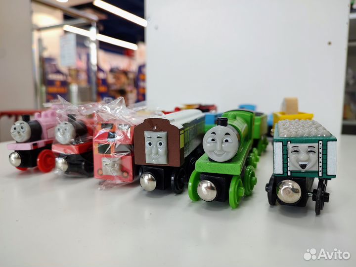 Паровоз томас и вагоны для деревянной дороги