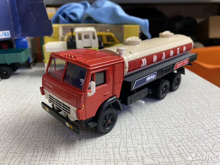 Коллекционные модельки ссср, чайка,кировец,камаз