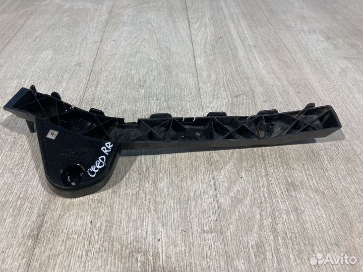 Крепление бампера Kia Ceed 2011 заднее правое