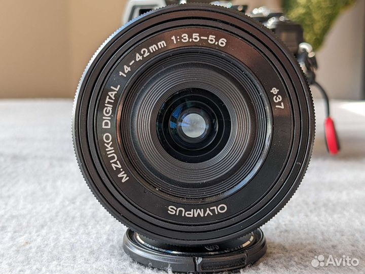 Объектив Olympus M. Zuiko 14-42mm f/3.5-5.6 EZ