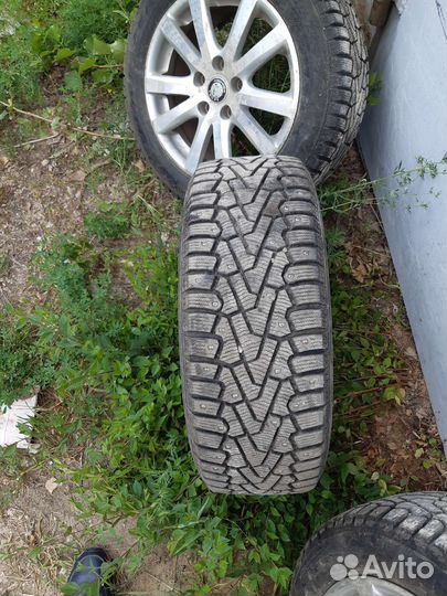 Pirelli Ice Zero 205/55 R16 94E