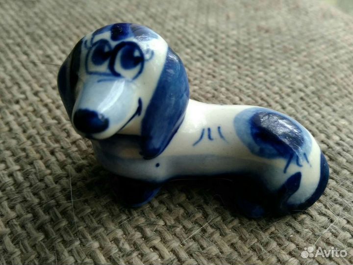 Фарфоровая статуэтка собака такса