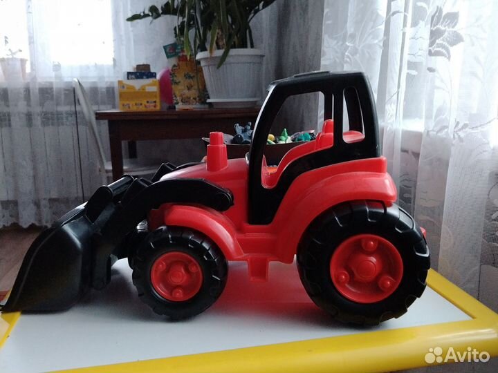 Трактор игрушки