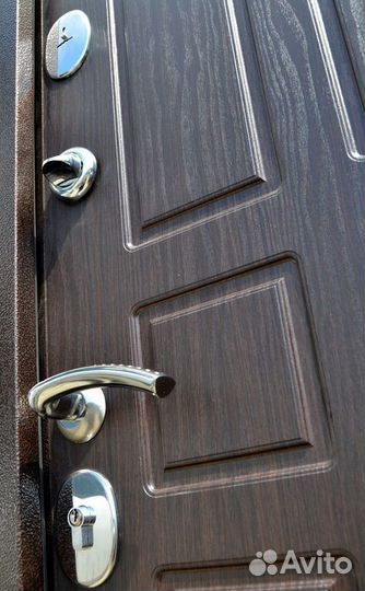 Дверь входная 