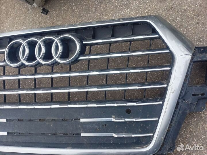 Решетка радиатора Audi Q7 4M 2
