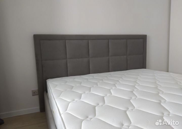 Кровать с подьемным механизмом мягким изголовьем