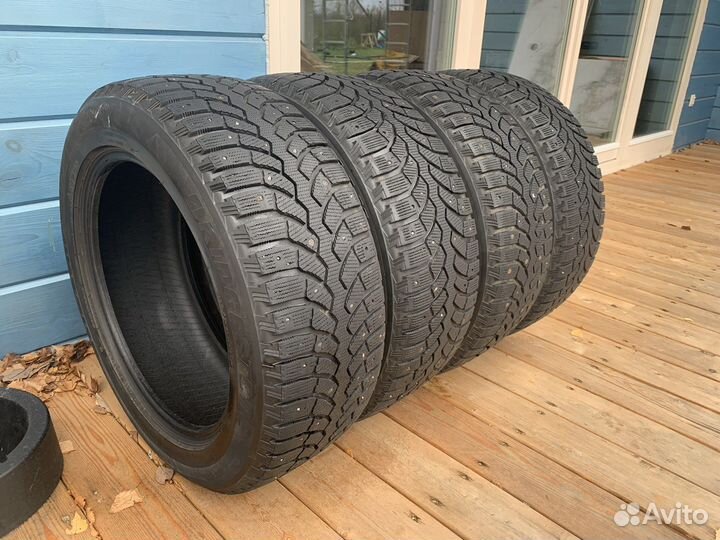 Bridgestone Blizzak Spike-01 235/55 R18