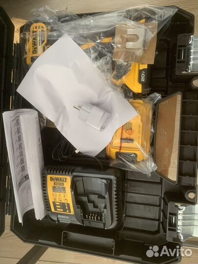 Аккумуляторная дрель шуруповерт dewalt DCD791D2