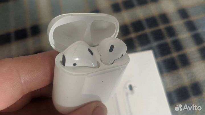 Наушники б/у apple airpods 2