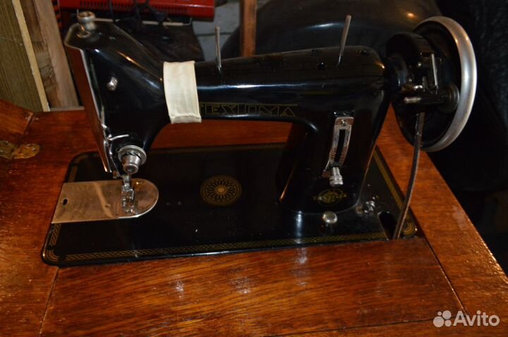 Продам швейную машинку