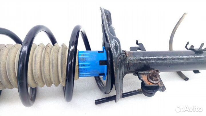 Амортизатор подвески передний правый Nissan