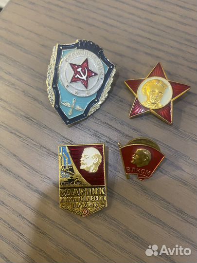 Значки брелки