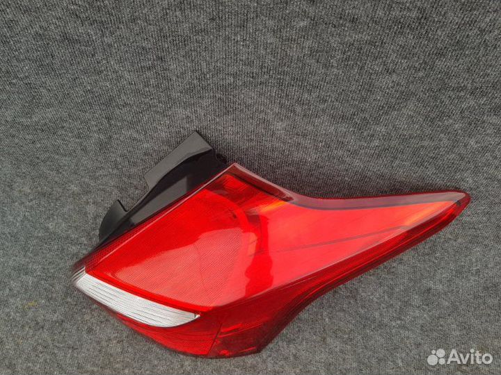 Фонарь задний правый Ford Focus 3 1.6 pnda 2012