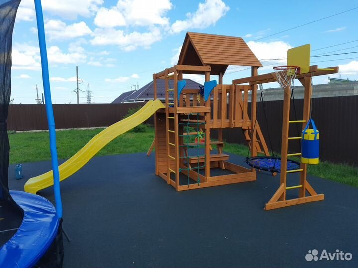 Уличная детская площадка