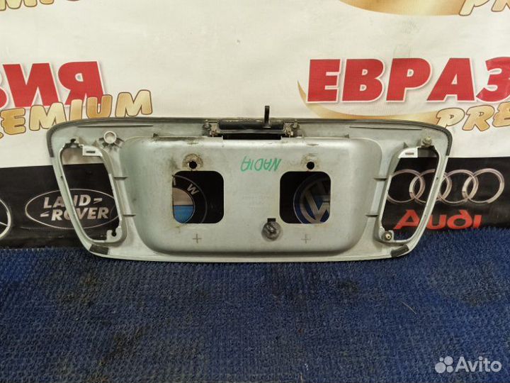 Накладка двери багажника Toyota Nadia SXN10 3S-FSE