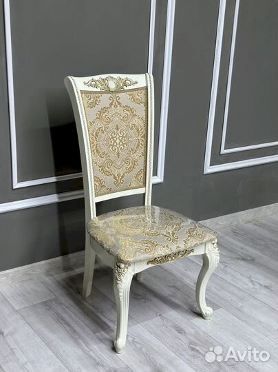 Стол обеденный. В наличии