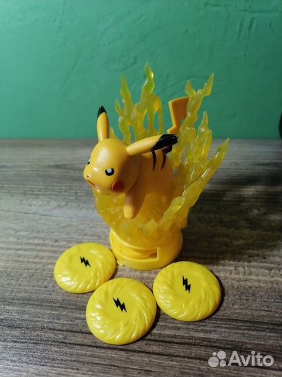 Пикачу 10 см + пьедестал, стреляющий шайбами