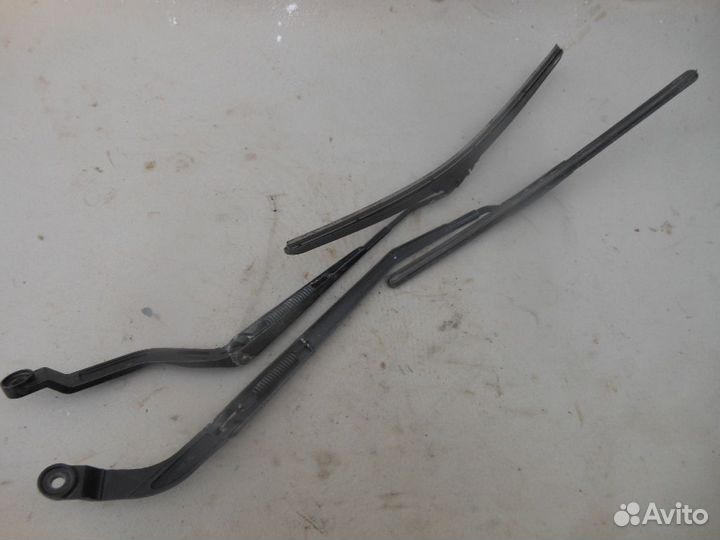 Поводок стеклоочистителя для Nissan Sunny B15