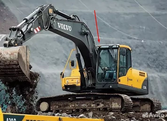 Стекло правое у стрелы на экскаватор Volvo EC 220