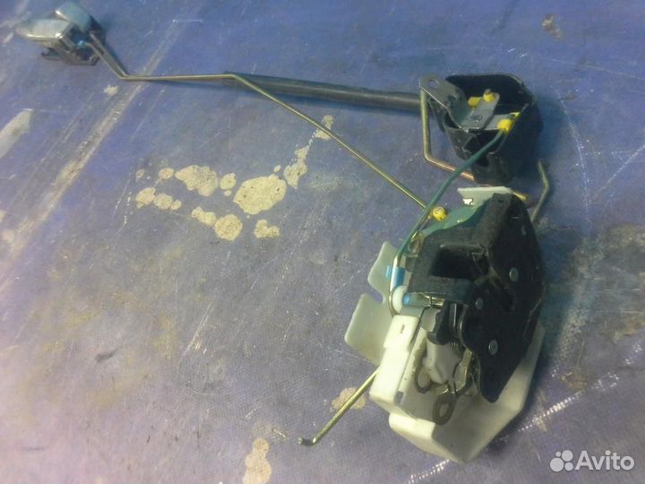 Замок двери передней правой Hyundai Sonata IV (EF)