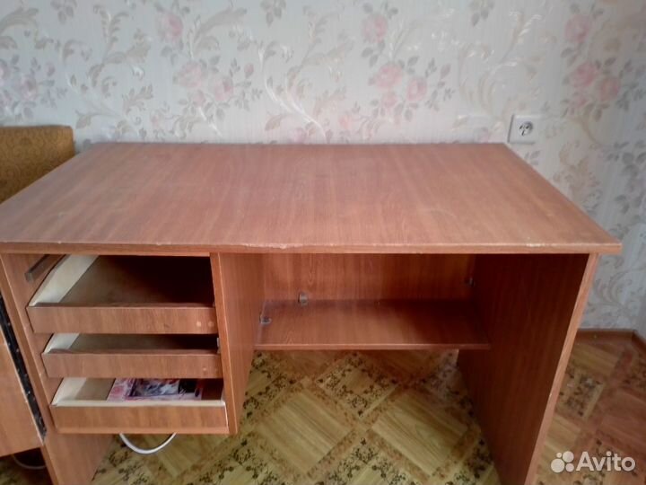 Стол письменный