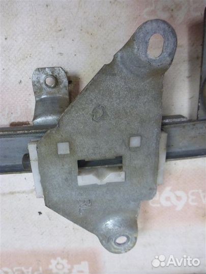 Стеклоподъемник задний левый Nissan Primera P10