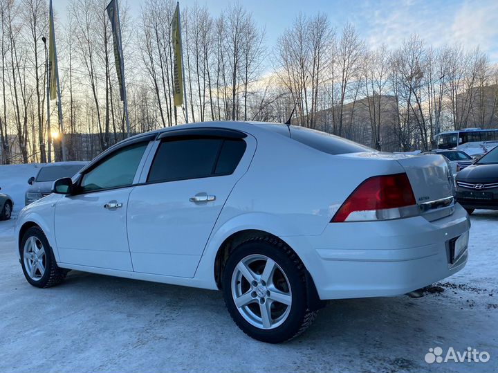 Opel Astra 1.6 МТ, 2011, 175 000 км