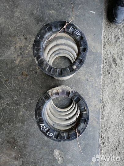 Пружина задняя Toyota Voxy AZR60G (2001 - 2007)