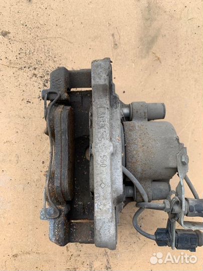 Суппорт передний левый Audi A4 B7 2004-2009