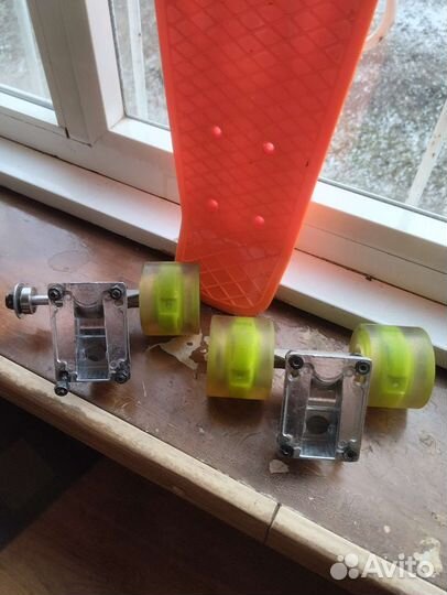 Пениборд на запчасти: две подвески, колеса, доска