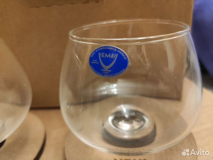 Бокалы на подставке