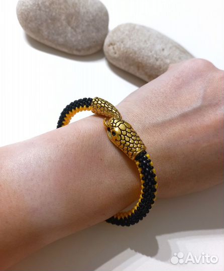 Браслет змейка из бисера, черно желто белая, 19см