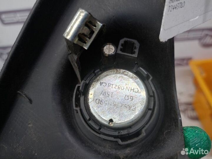 Накладка зеркала внутренняя с динамиком правая