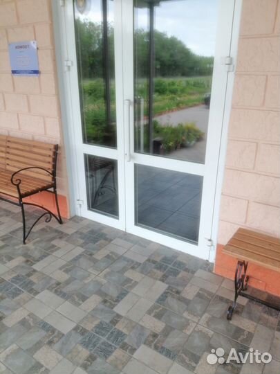 Дверь алюминиевая