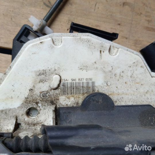 Замок двери Volkswagen Tiguan внедорожник 1.4 2012