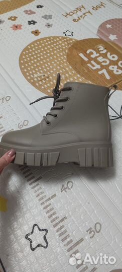 Ботинки женские резиновые