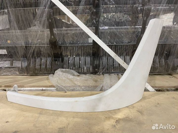 Накладка (ресничка) фары правая Mercedes