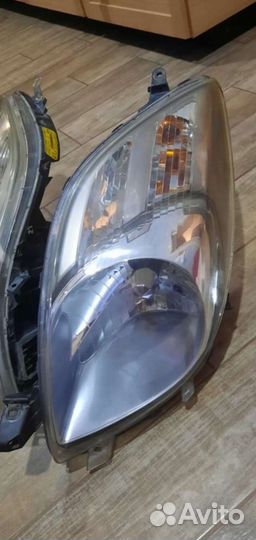 Фары Toyota Vitz