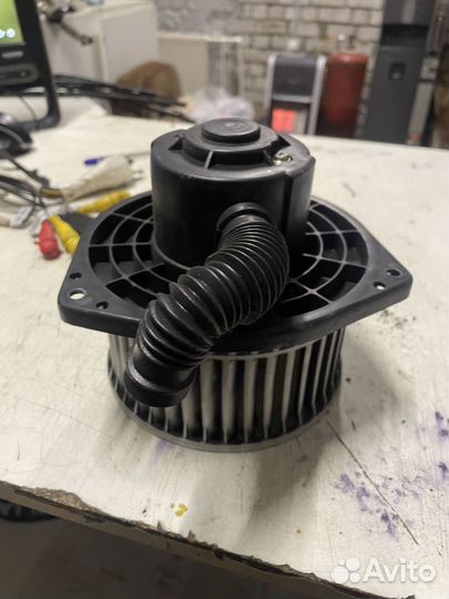 Моторчик отопителя Nissan Almera Classic B10