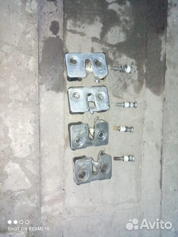 Замок двери priora