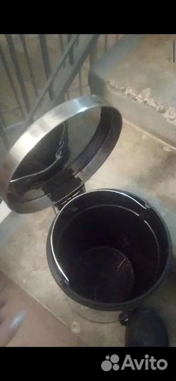 Мусорное ведро с педалью