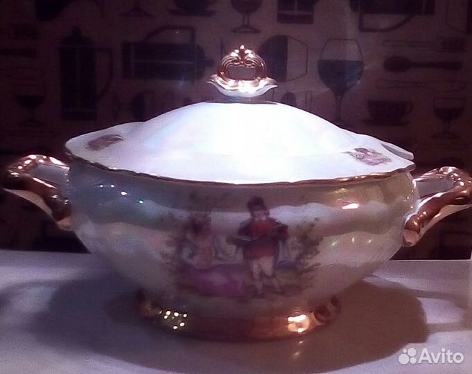 Фарфоровая супница