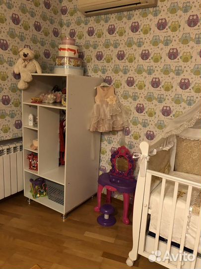 Шкаф и кровать