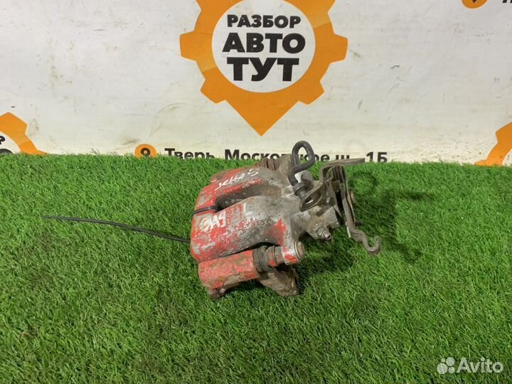 Задний левый супорт Volkswagen Jetta 5 1.6 BSE