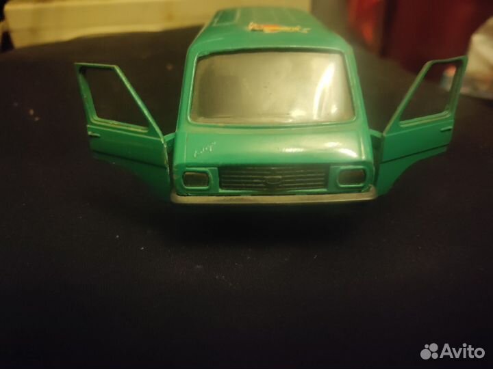 Модель автомобиля RAF-2203из