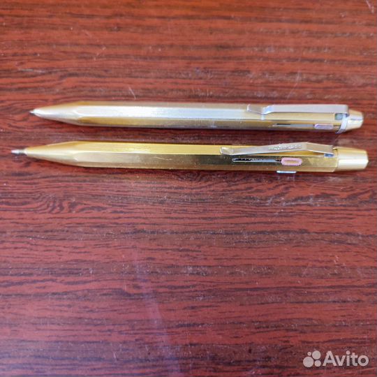 Авторучки шариковые, чернильные, перья, указка